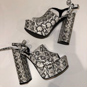Steven madden platform studio platform sandal snakeskin size 8.5 never worn